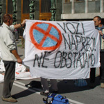 Manifestacija pred parlamentom, 8.10.2003