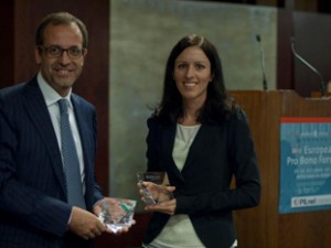 Odvetnika Andrea Saccucci in Anton Giulio Lana (Italija) ter Mirovni inštitut (Slovenija) so prejeli  evropsko Pro Bono nagrado za zgledno partnerstvo v javnem interesu