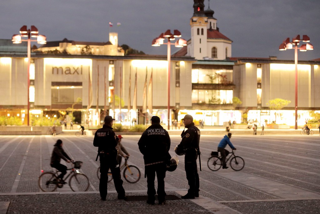 Utrinek z enega od petkovih protestov, 8. oktober 2021 (Foto: STA, https://servis.sta.si/fotoservis#!a/100760/1087672)