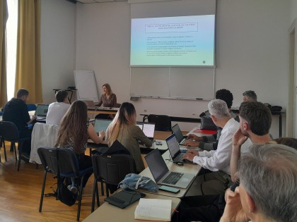Mednarodni študijski seminar Divided Societies letos o avtokraciji