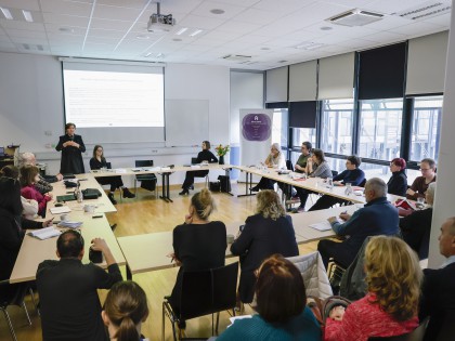 Razkorak med normativno zaščito in strukturnimi omejitvami demokratične vloge medijev v Sloveniji  