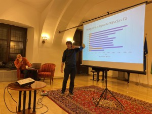 Izobraževanje za lokalne uslužbence: Ozaveščanje in boljše razumevanje diskriminacije skozi migracije